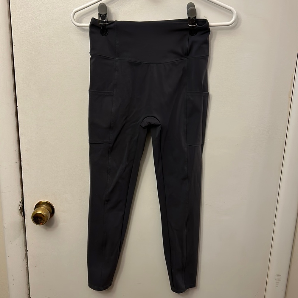 Zuda Women’s Leggings Grey ~12” across